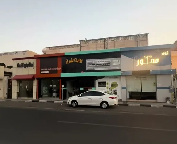 عقار تجاري — عمارة ومحلات بحي المطار، شارع الثلاثين — 2,000,000 ريال — 520 م²