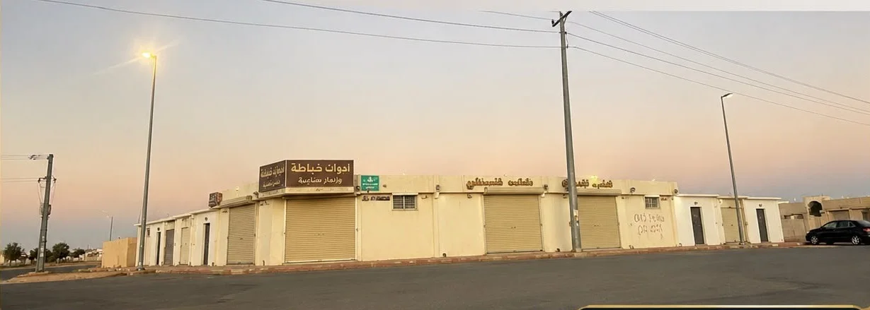 عقار تجاري في غياض — 3 محلات واستراحتين، على شارعين في غياض — 460,000 ريال — 481 م²